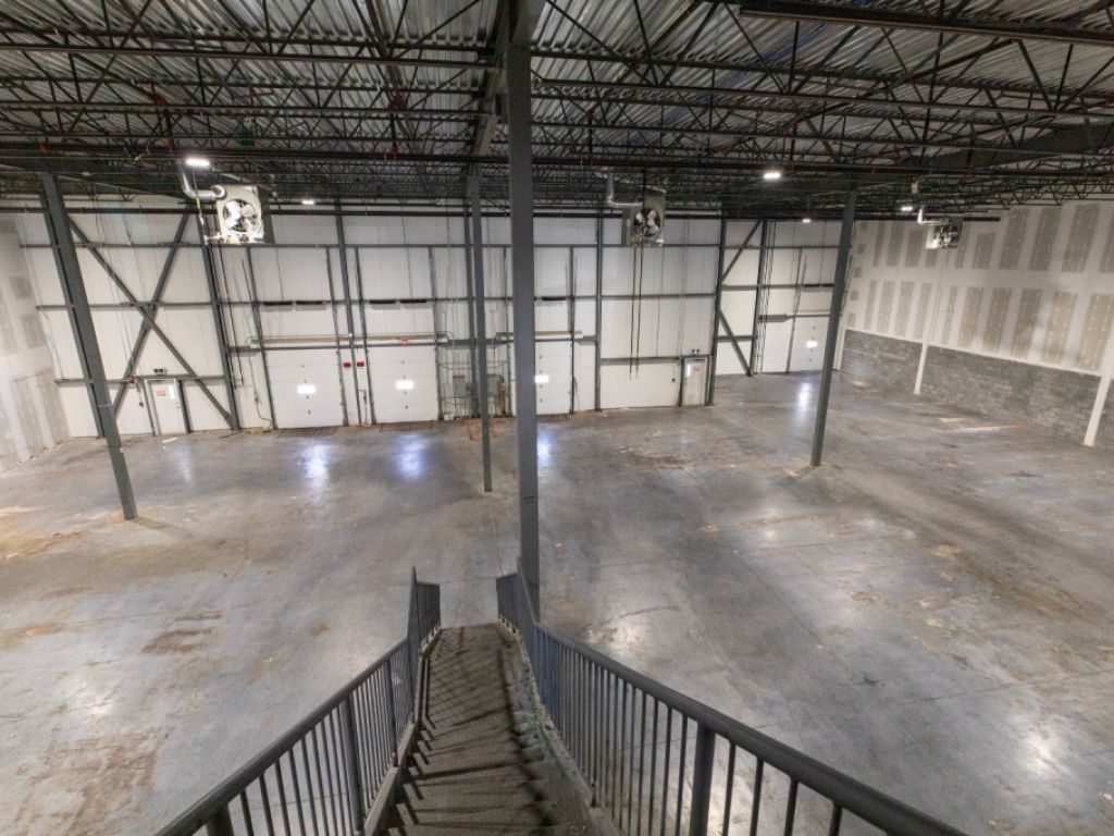 Local industriel � louer de 22 560 PI� | Laval
