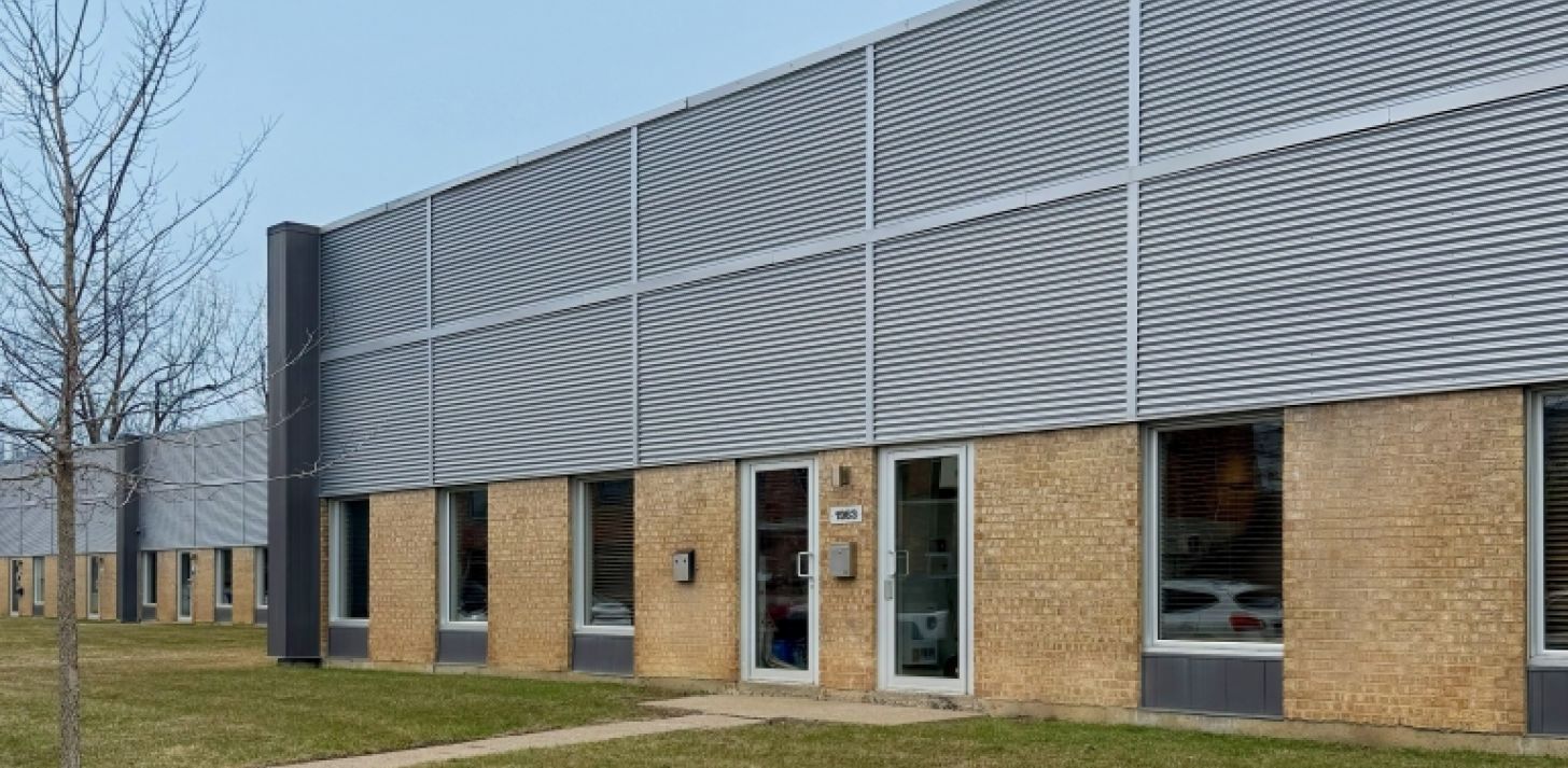 Espace industriel bien situ&eacute; avec 7 quais de chargement  - &Agrave; louer