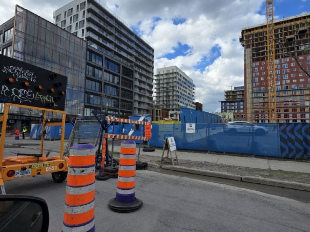 Commercial space for rent in Montreal � Corner lot � Commercial range hood included � Delivery access � Restaurant, coffee shop, Catering, Ghost Kitchen, Bakery � Ville-Marie East