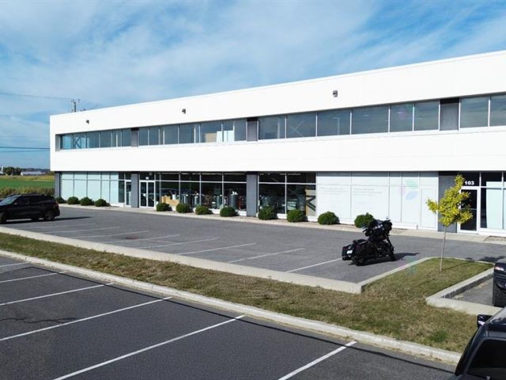 Local � louer (industriel - commercial - showroom - bureaux)