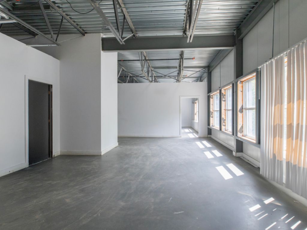 Local industriel � louer de 22 560 PI� | Laval