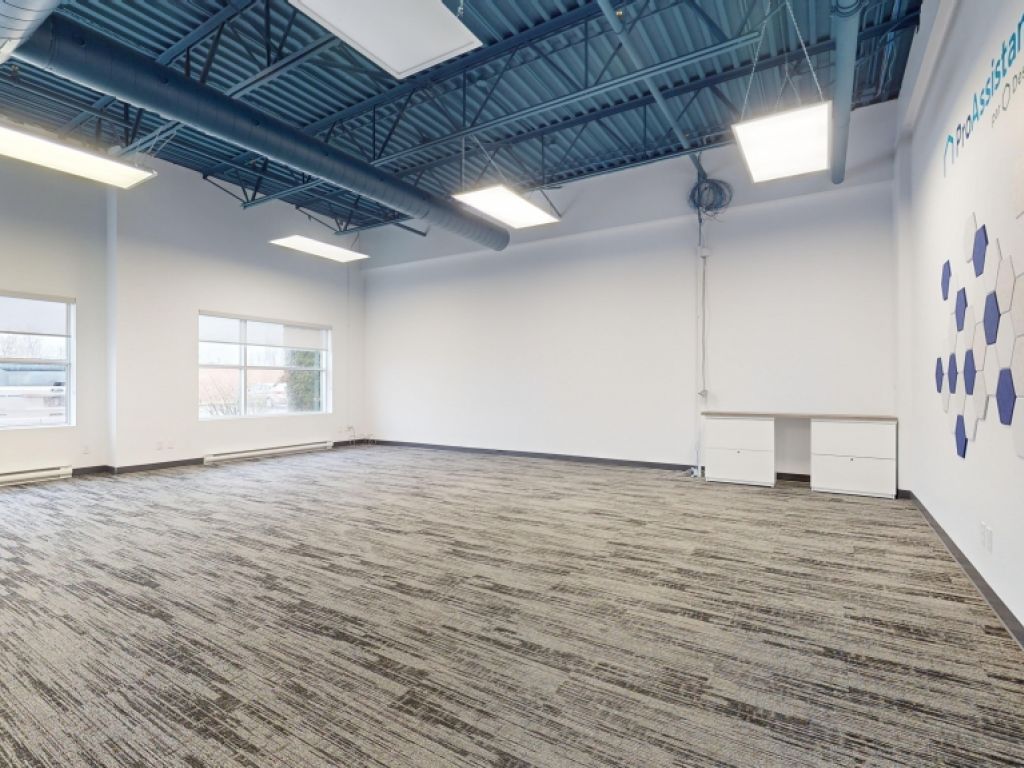 Commercial Space for Rent - Laval - 1000+ sq ft