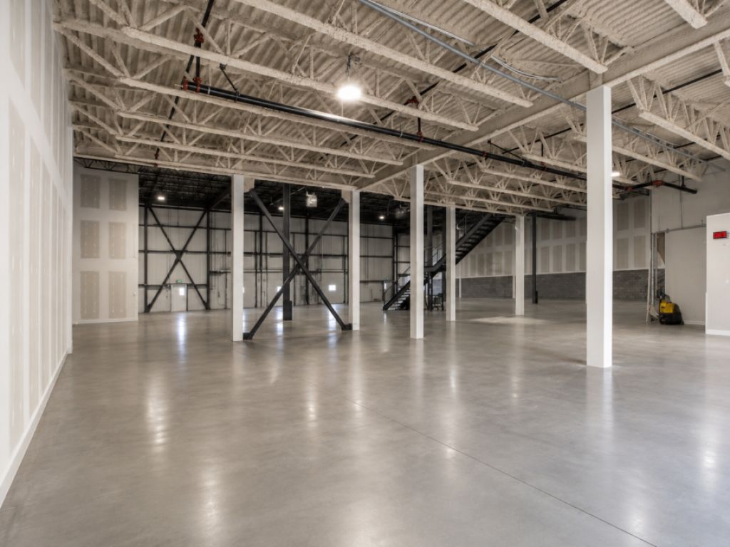 Industrial Space for Rent of 22 560 sq. ft. | | Laval