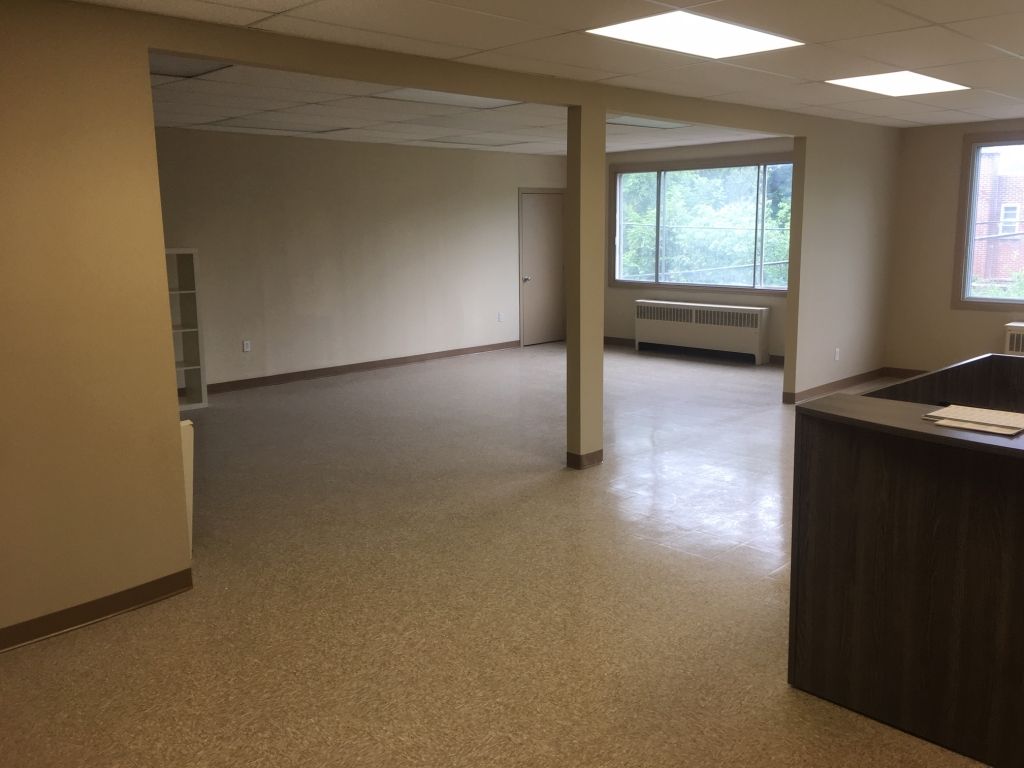 IMMEDIATE OCCUPANCY of 5000 square foot space on Van Horne and Victoria - Cte-des-Neiges