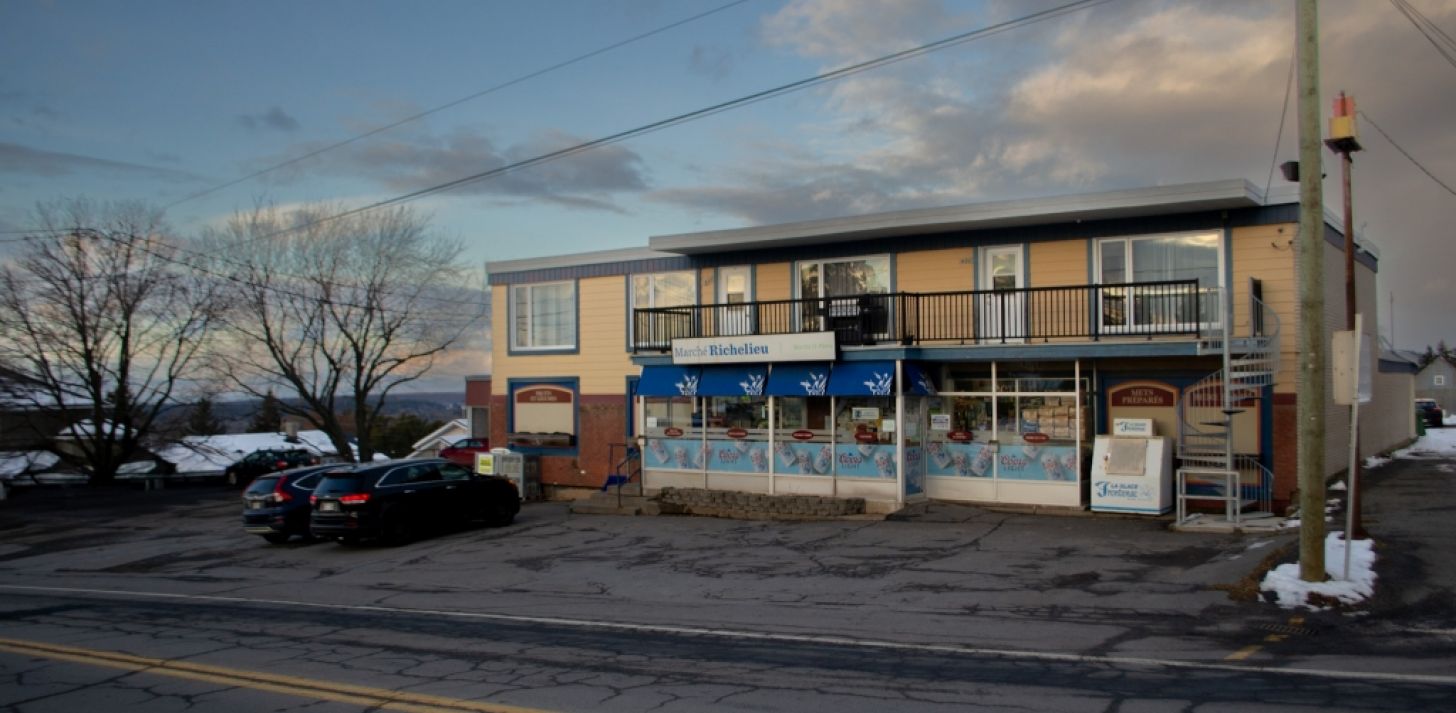 Marché Richelieu - À vendre