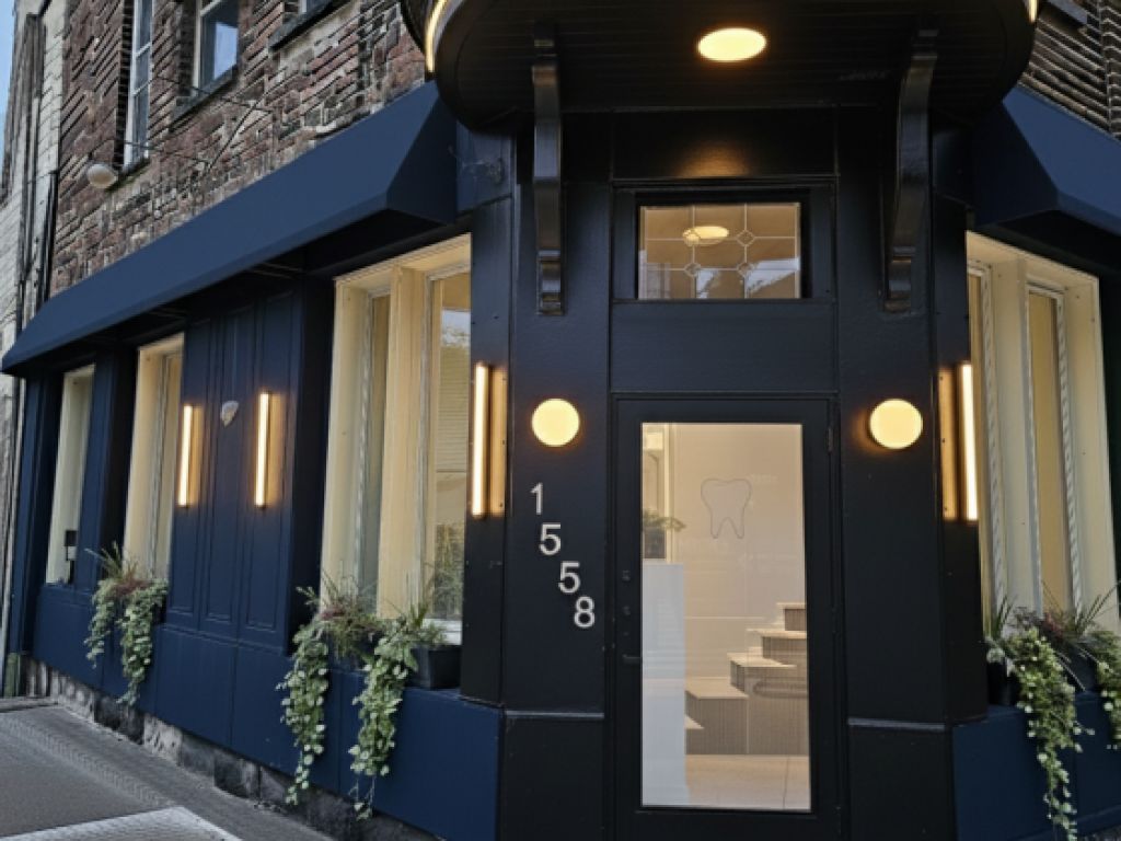 Local commercial  louer Montral - terrasse prive 