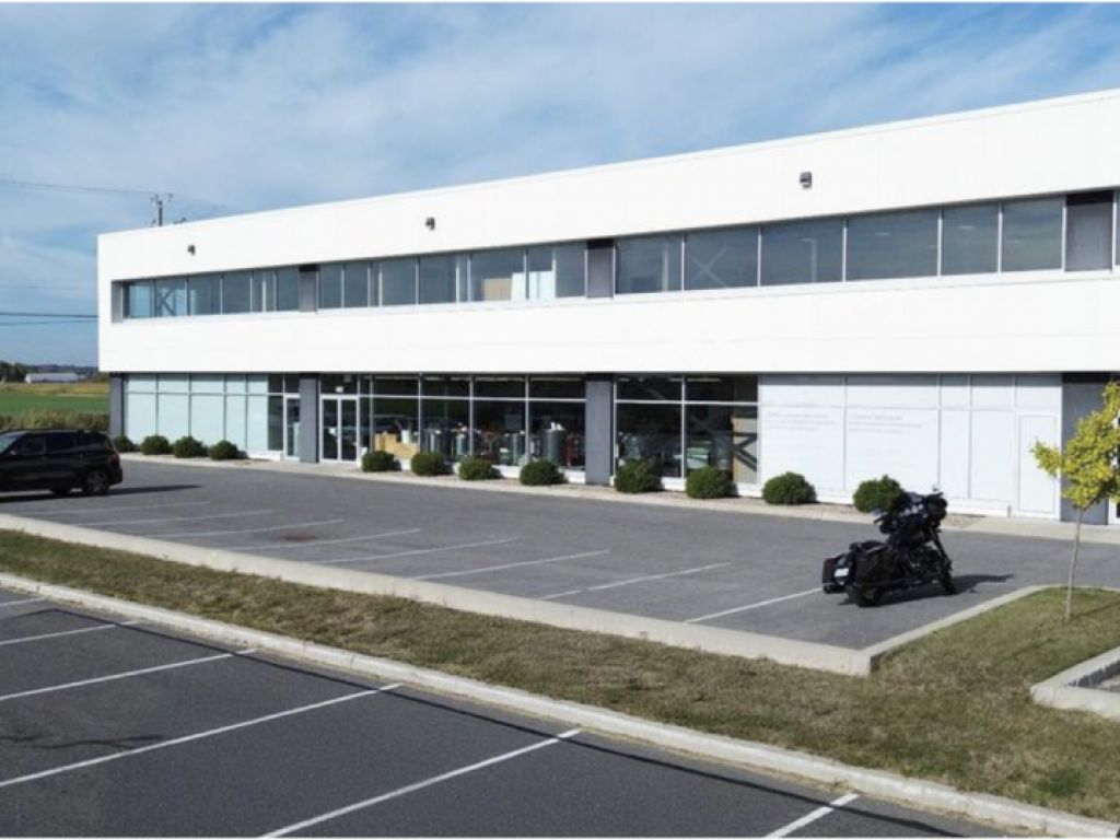 Great space Industrial and/or Commercial - Showroom - Office Space for Rent