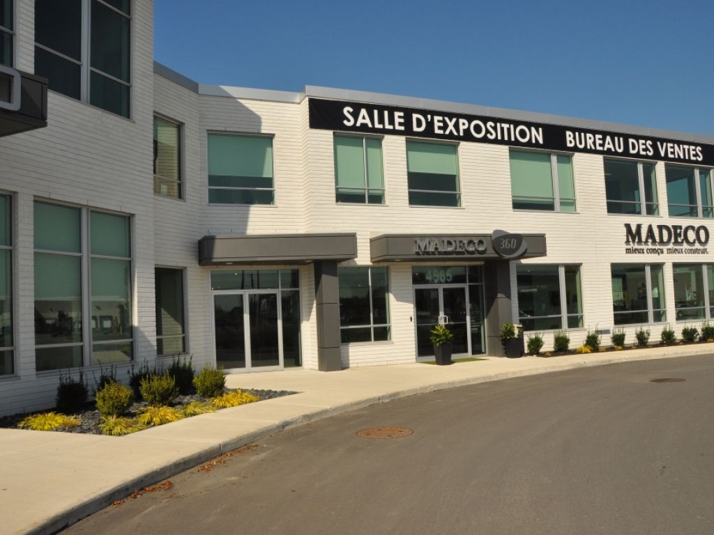 📍 Commercial Condo for Rent  1st Floor  Prime Laval Location (Hwy 440)