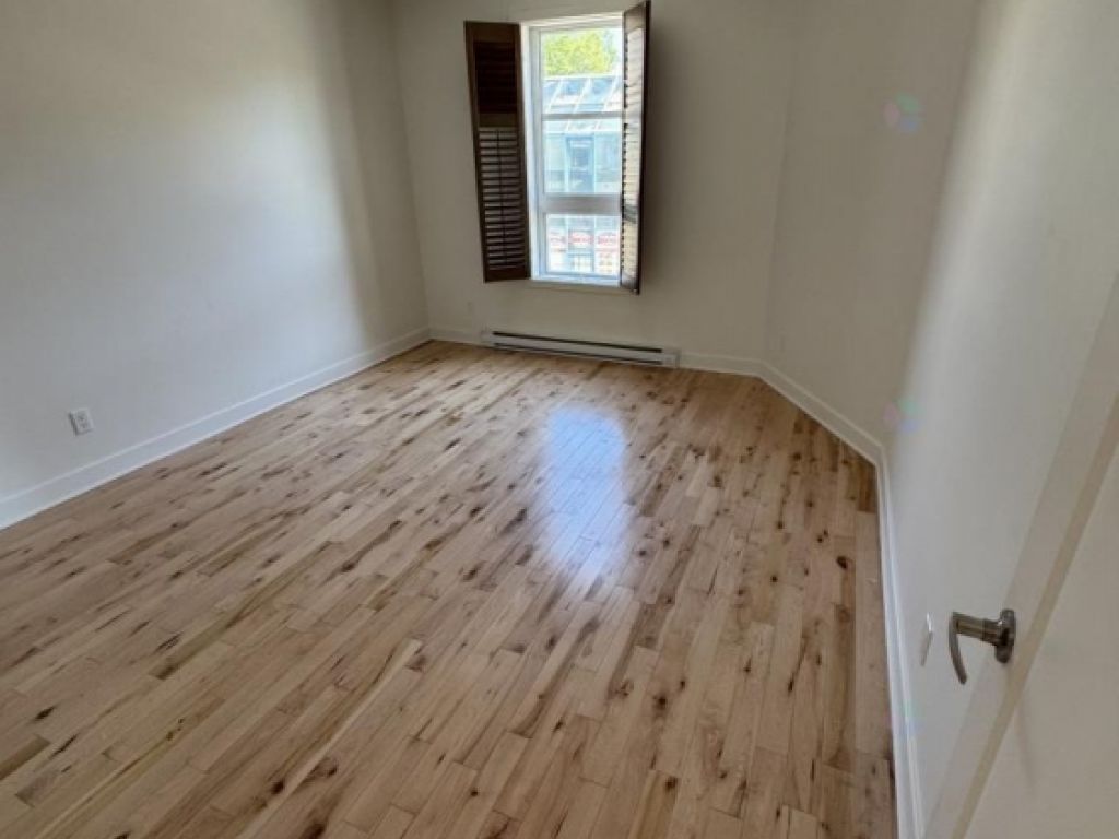 Bureau commercial situ� au 13 rue Blainville Ouest, Sainte-Th�r�se