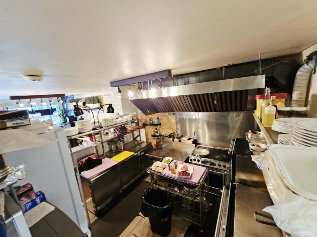 Superbe caf cl en main et bien tabli  La Prairie