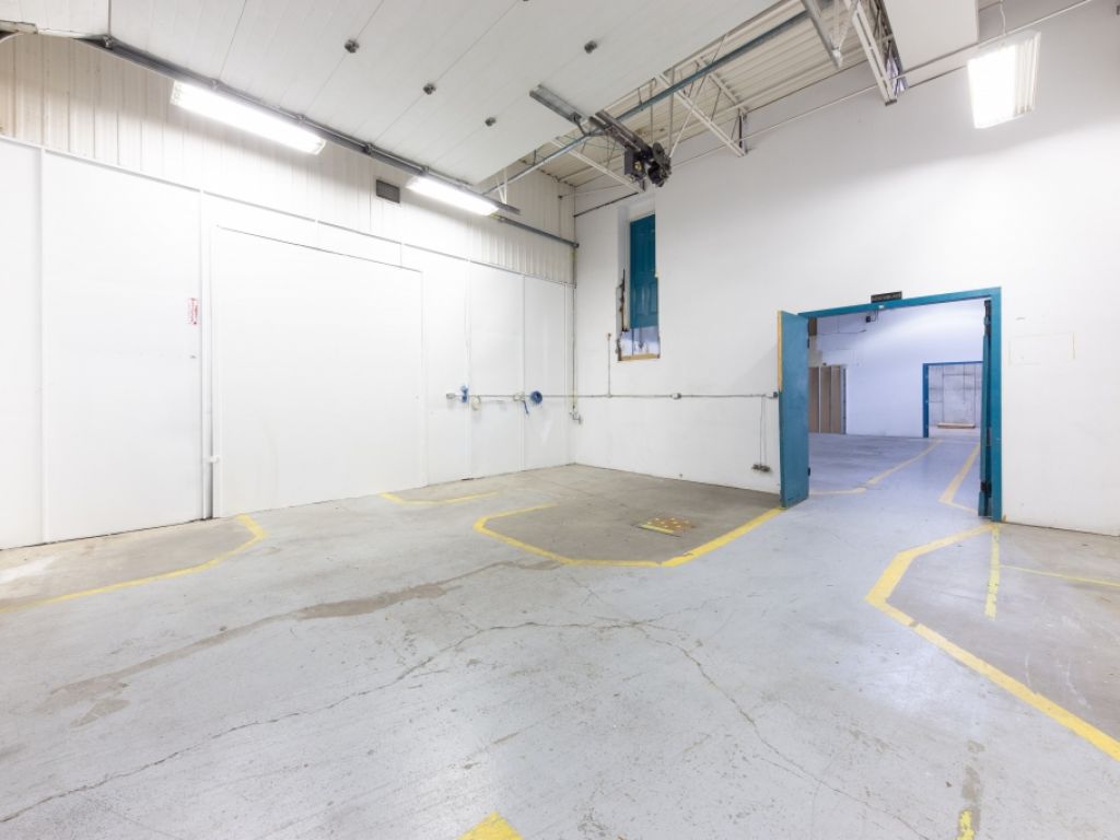 Turnkey industrial space in Boisbriands strategic business district