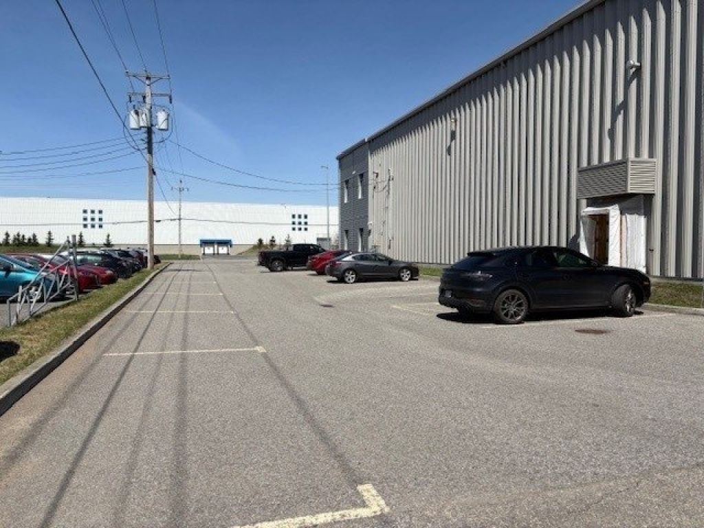 Office, showroom and warehouse