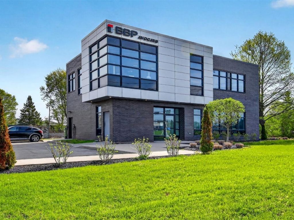 B�tisse commerciale/Bureau � vendre