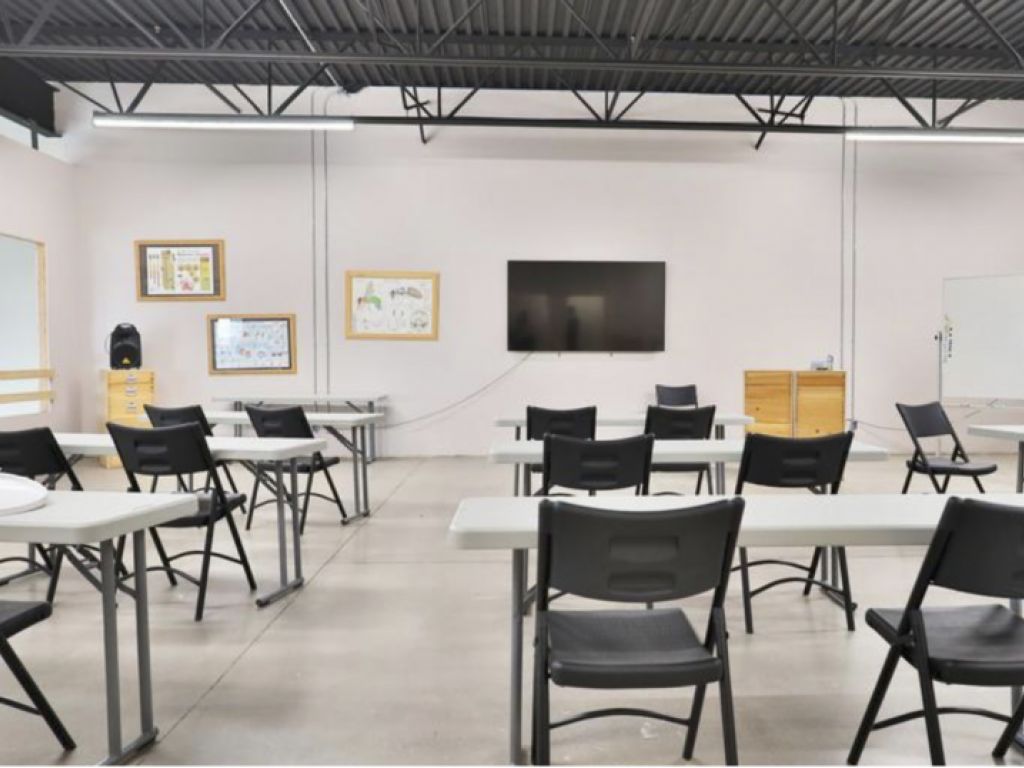 Great space Industrial and/or Commercial - Showroom - Office Space for Rent