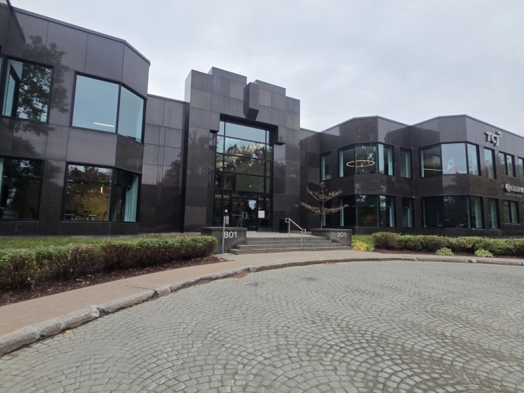 Bureau � louer � 4 748 pi� � Locaux 105 et 115 � 801, Grande All�e Ouest, Montcalm