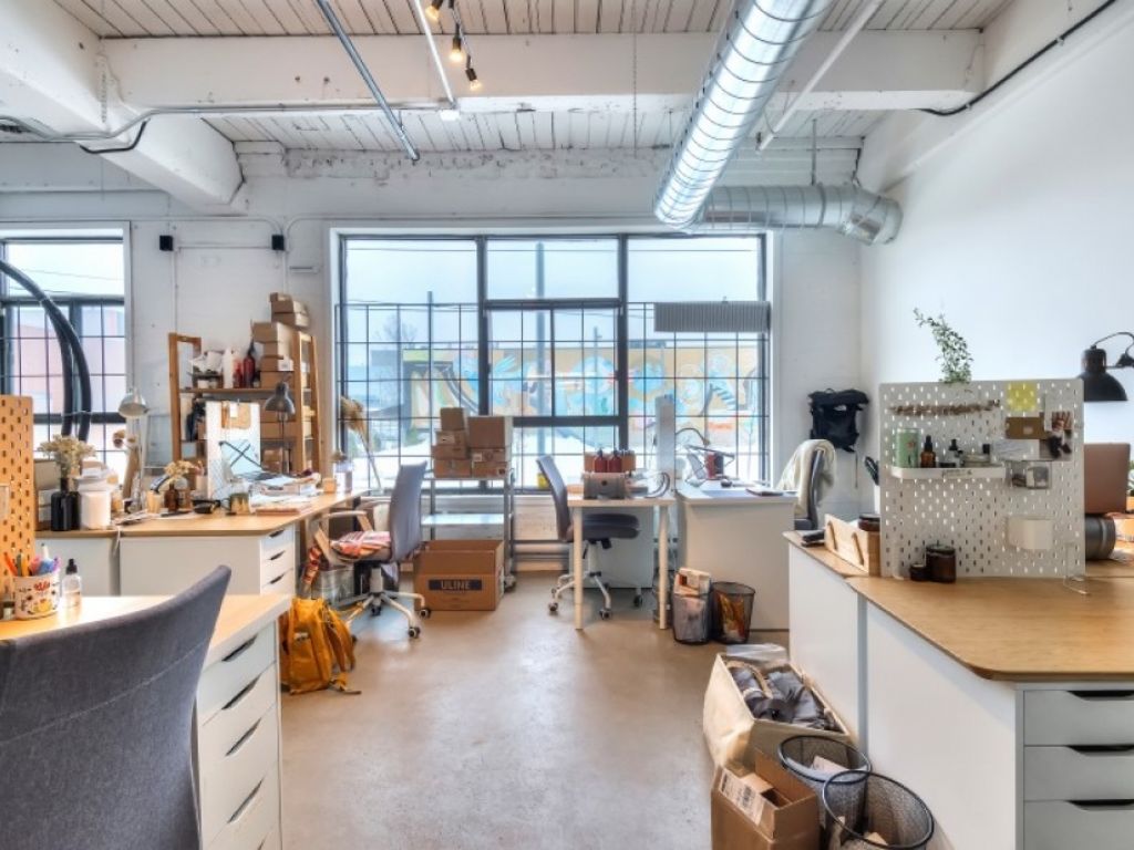 FOR RENT bright, renovated, air conditioned industrial space with 3 docks in Park Ex