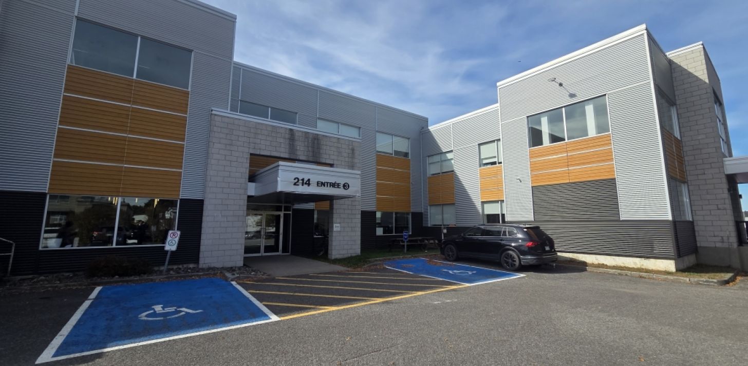 ESPACE FONCTIONNEL POUR ENTREPOSAGE - For Rent