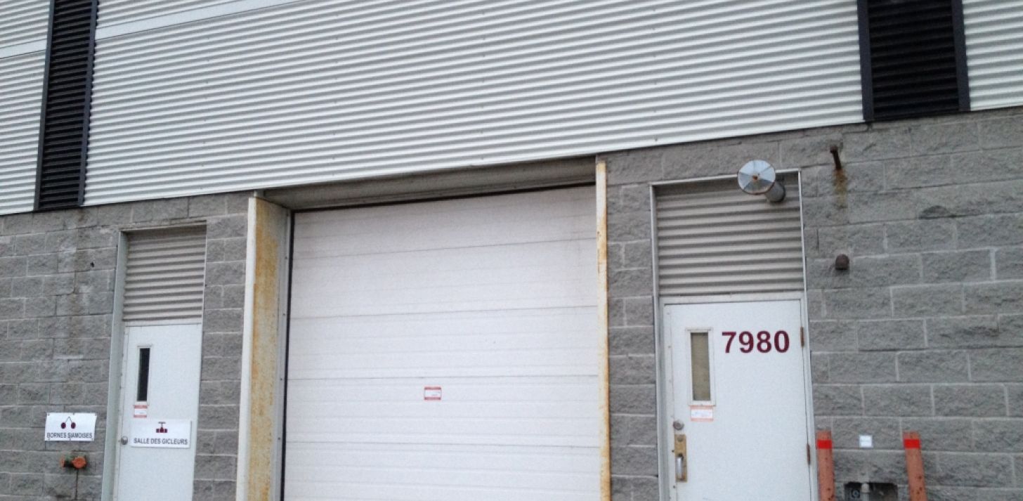 Small warehouse for rent with garage door of 1200 feet  - For Rent