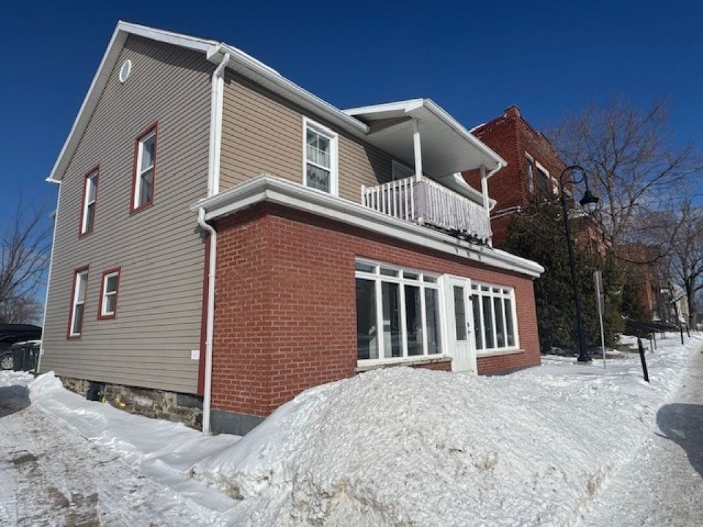 Excellent business location - 550 sq ft space