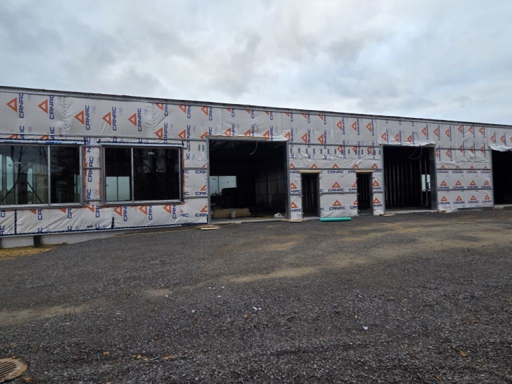 LOCAL INDUSTRIEL DANS UN IMMEUBLE NEUF BEAUPORT