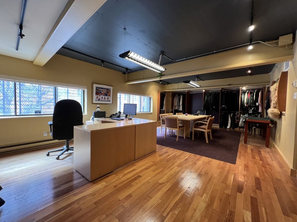 B�TIMENT COMMERCIAL ET INDUSTRIEL � VENDRE