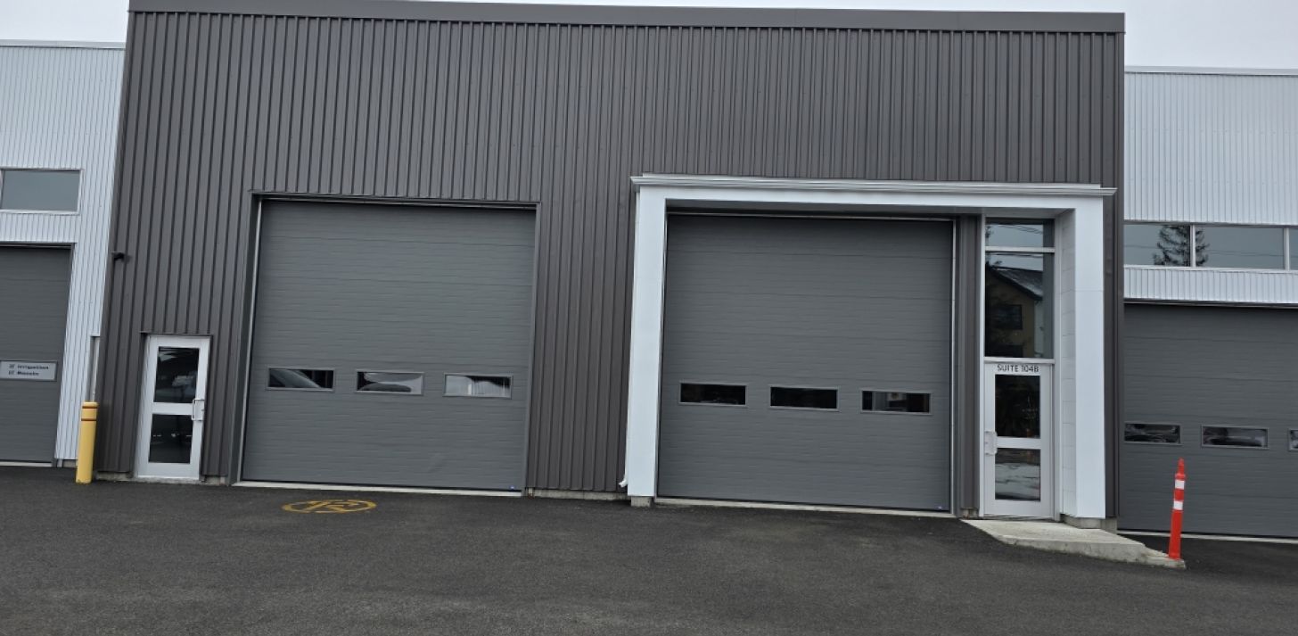 2 garage doors for rent - For Rent
