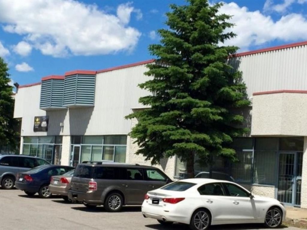 Local industriel � louer � Laval � 2 550 pi� | Sainte-Rose