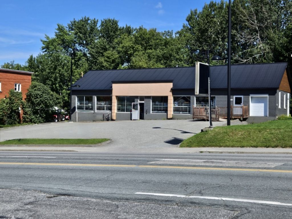 Commercial building well located directly on Rue King Est in Sherbrooke.