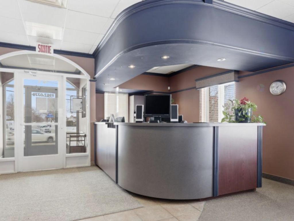 Commercial building for sale