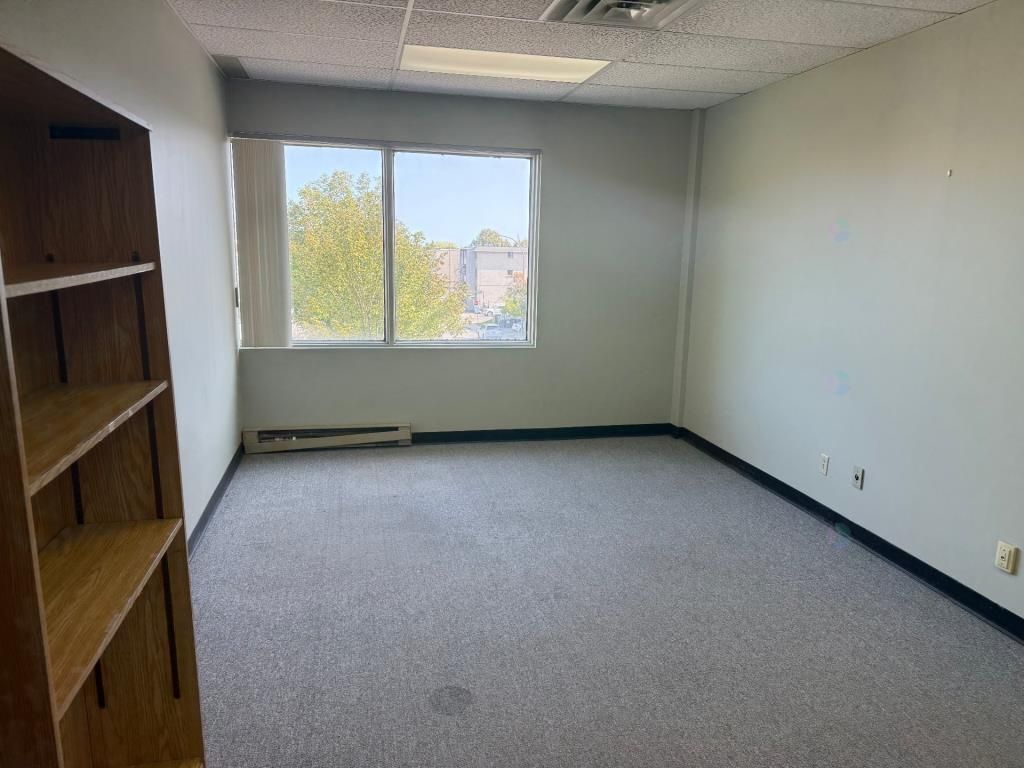 Grand espace bureau au 2e �tage 2900 pc Montr�al Mercier