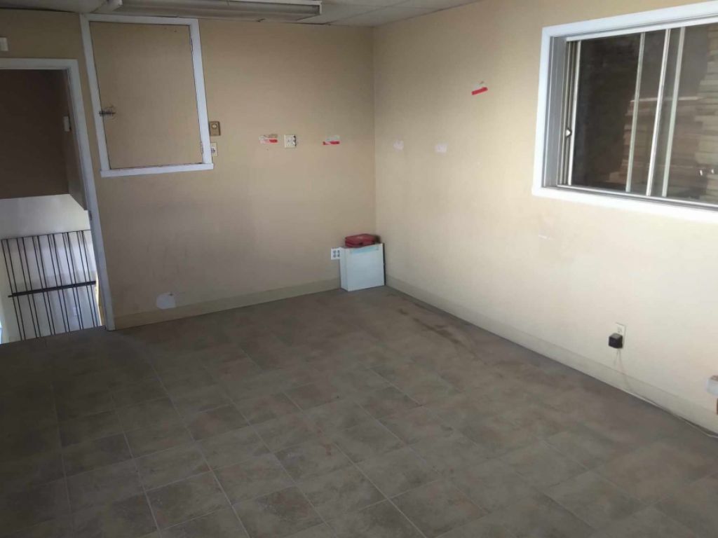 warehouse  to rent and store  possibilities