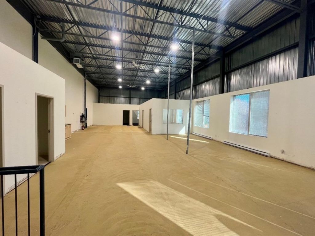 Espace bureau � louer - 1101-1111 Aut. Chomedey (A-13)