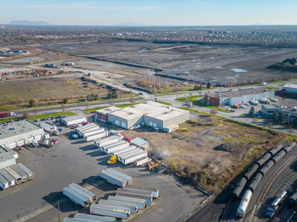 Espace industriel  construire 10 000  40 000 pi2 La Prairie