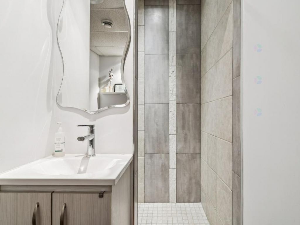 2663 sq. ft. Exceptional Visibility Ville-Marie Mtl