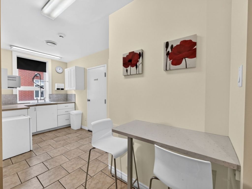 A pristine 208-square-foot office, Ideal for healthcare or school professionals