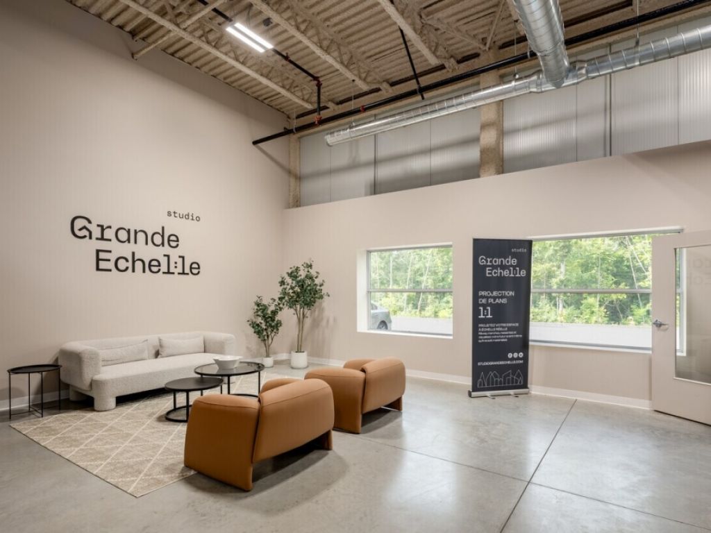 Espace industriel � Louer Laval - 6 985 PI2