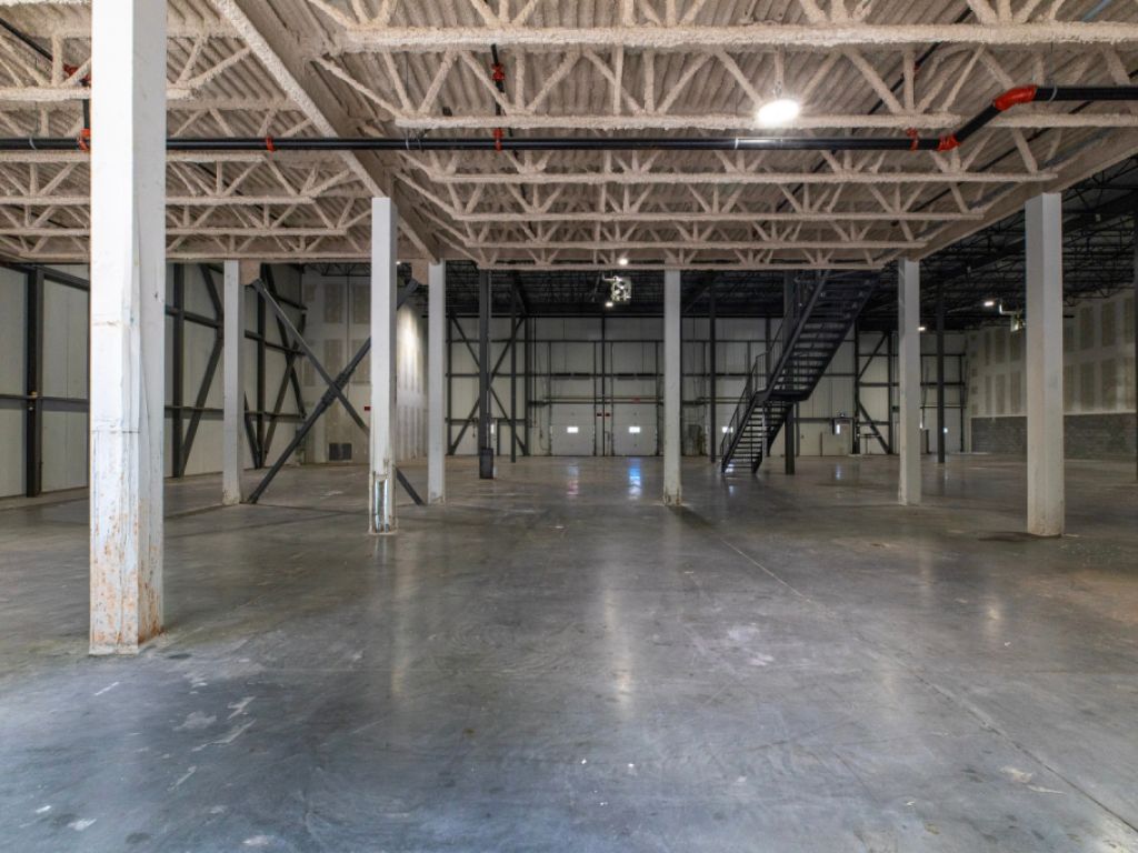 Local industriel � louer de 22 560 PI� | Laval