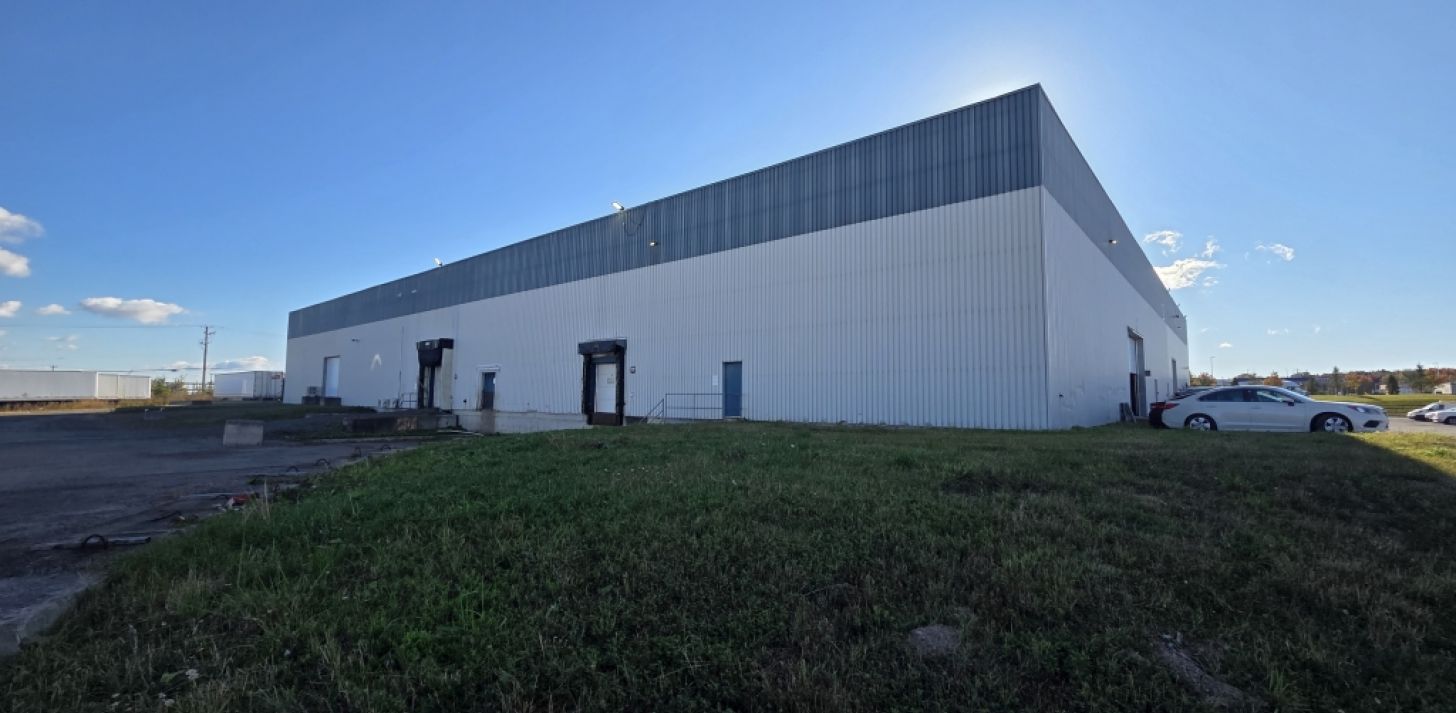 ENTREPÔT - PARC INDUSTRIEL - SAINT-AUGUSTIN-DE-DESMAURES - For Rent