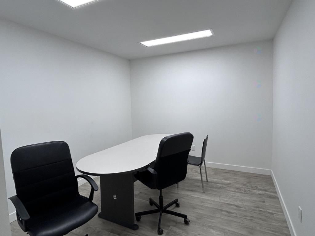 Building on Cur�-Labelle blvd. in St-J�r�me � EXCEPTIONAL VISIBILITY
