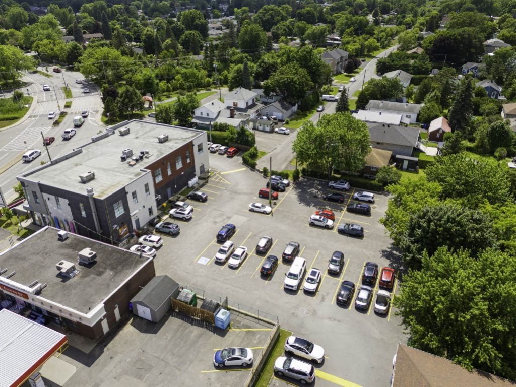 1,218 to 2,500 sq. ft. Office space for rent in modern building Chambly