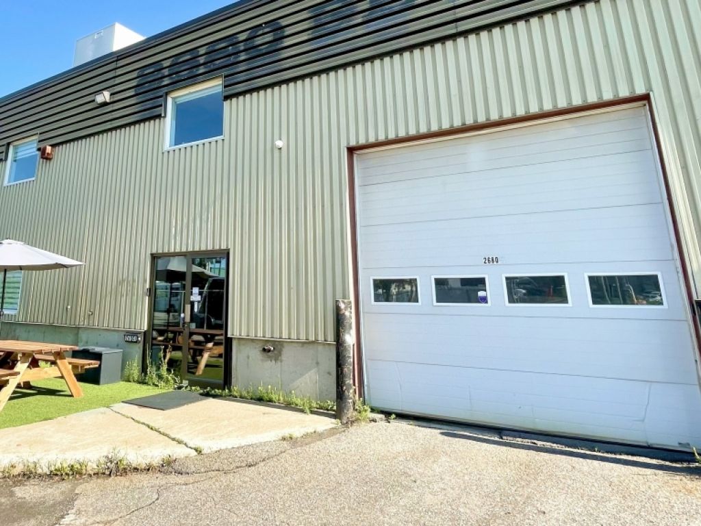Local industriel/commercial  Qubec