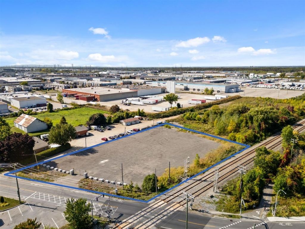 Terrain industriel � louer � Boul. St-Elzear O., Laval (Vimont)
