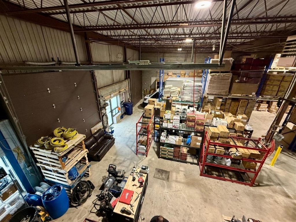 Espace industriel � louer - 1515 Aut. Jean-No�l-Lavoie (A-440)