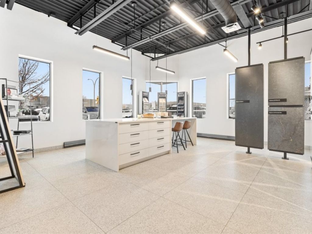 Industrial building for sale