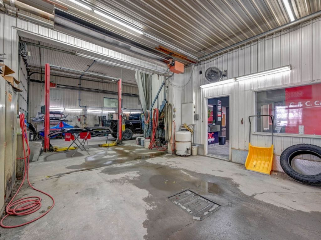 Garage 5 portes � vendre Berthierville Lanaudi�re