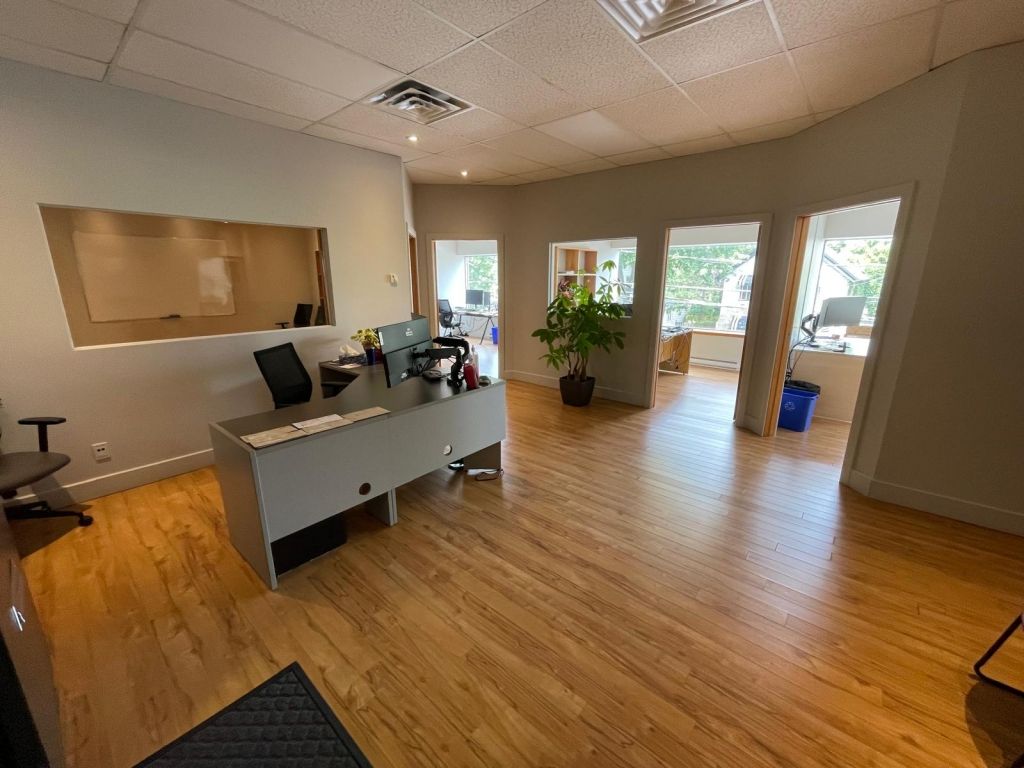 Office for rent 1040 sqf - Old Longueuil South Shore - 365 St-Jean street