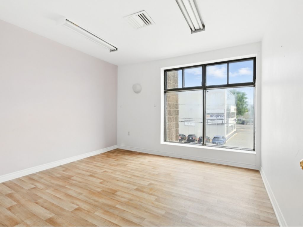 COMMERCIAL SPACE FOR RENT � LAVAL