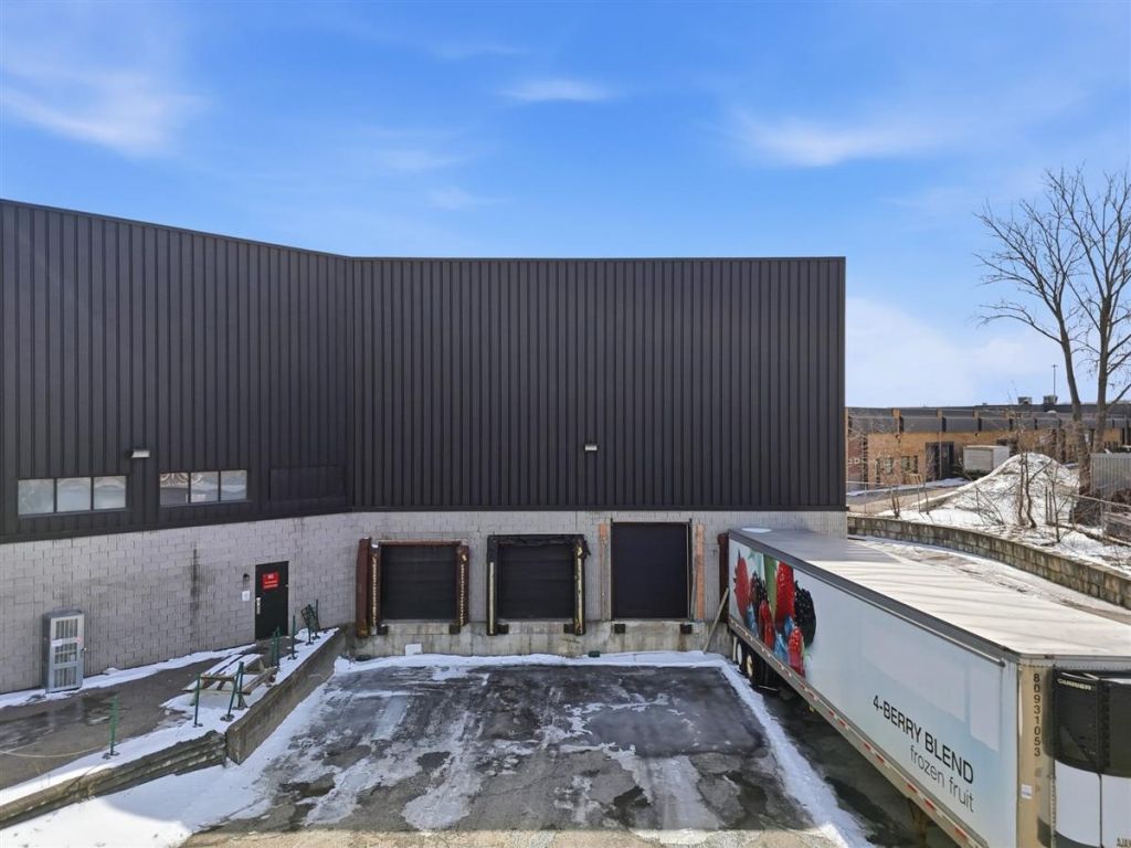 Industrial condo for lease or sale � 36,920 sq.ft. � Boisbriand