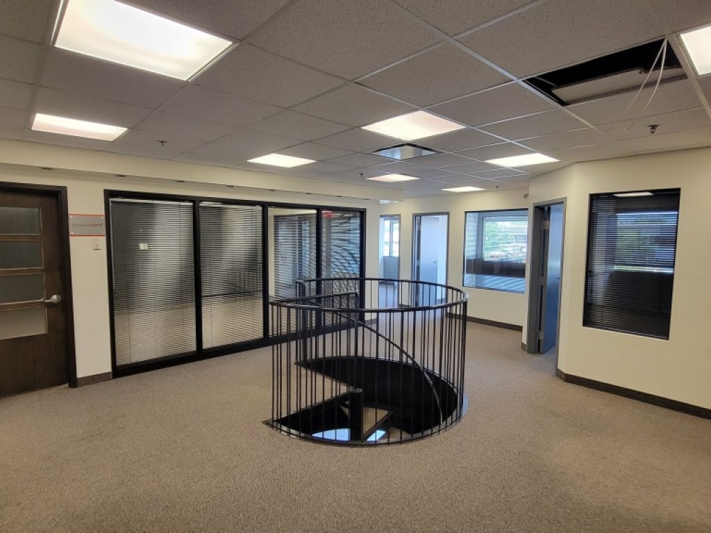 BUREAUX AVEC ENTREPT