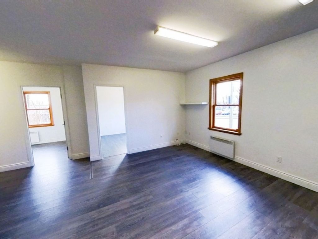 BUREAUX OU COMMERCIAL  CHARLESBOURG